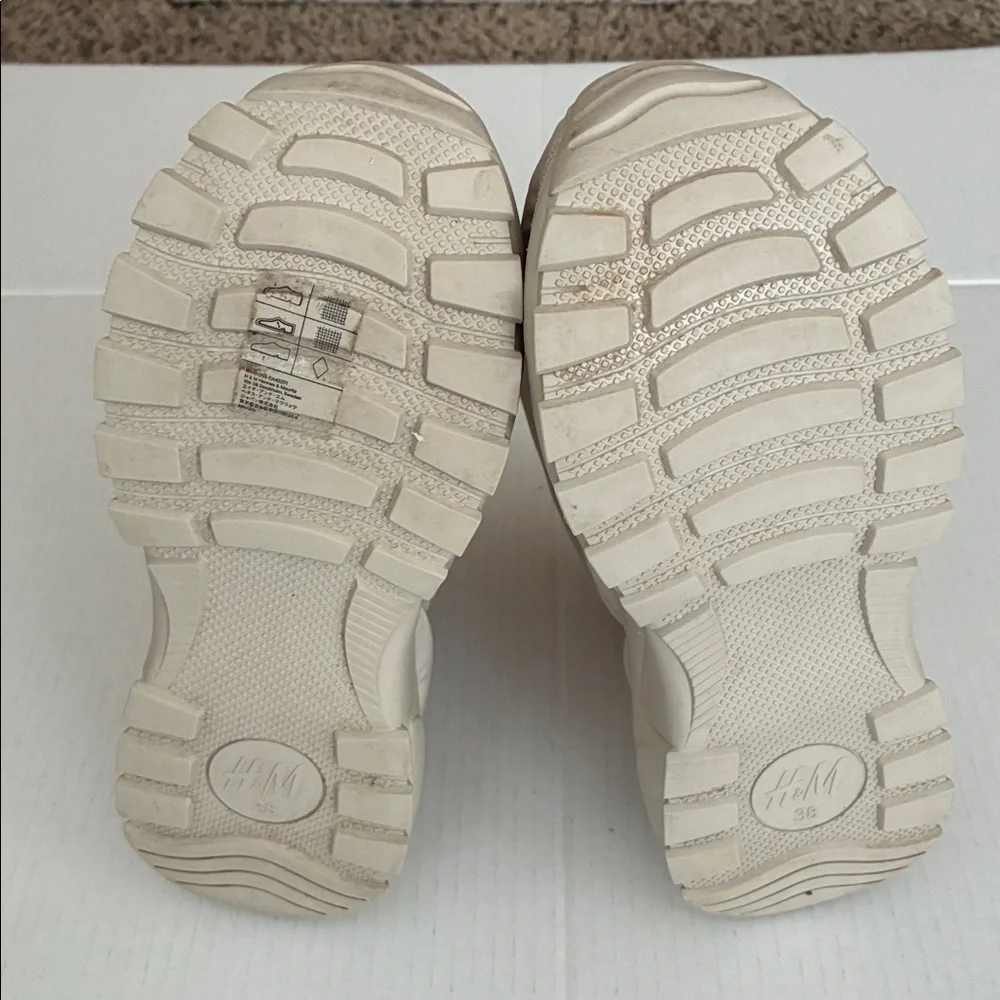H&M Padded Trainer Puffer Pillow Boots Beige Cream SZ 7  (38)  Like new!